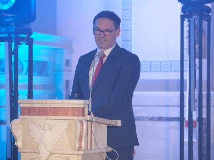 prowadzący Dawid Czakon